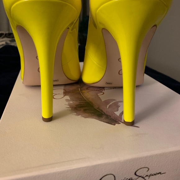 Jessica Simpson Shock Yellow Pumps sz 10 - Picture 4 of 5